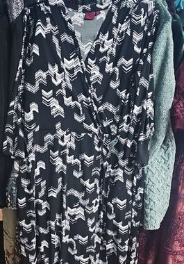 Elegant Black and White Quarter Sleeve Dress